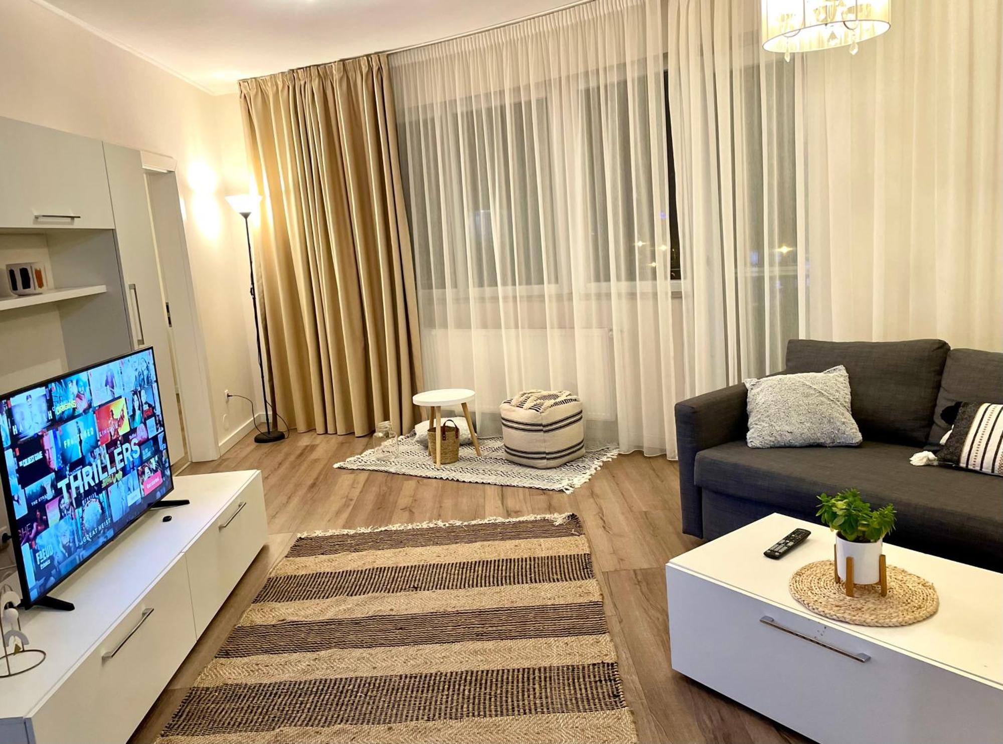 Apartamento Moonlight Charming Shelter - 3Br 180º Balcony View Oradea Exterior foto